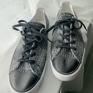 New womens size 9 black and white stitched Converse